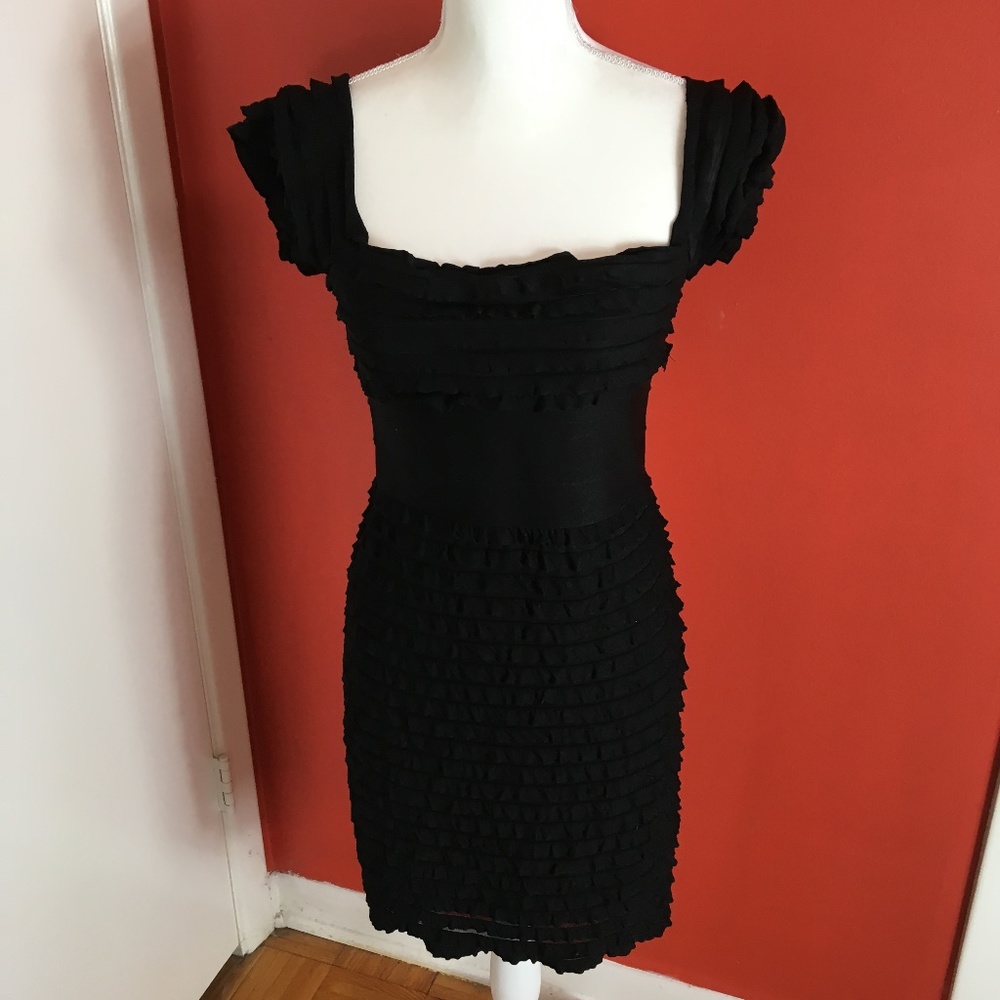 Max Studio ladies lined black cap-sleeve dress